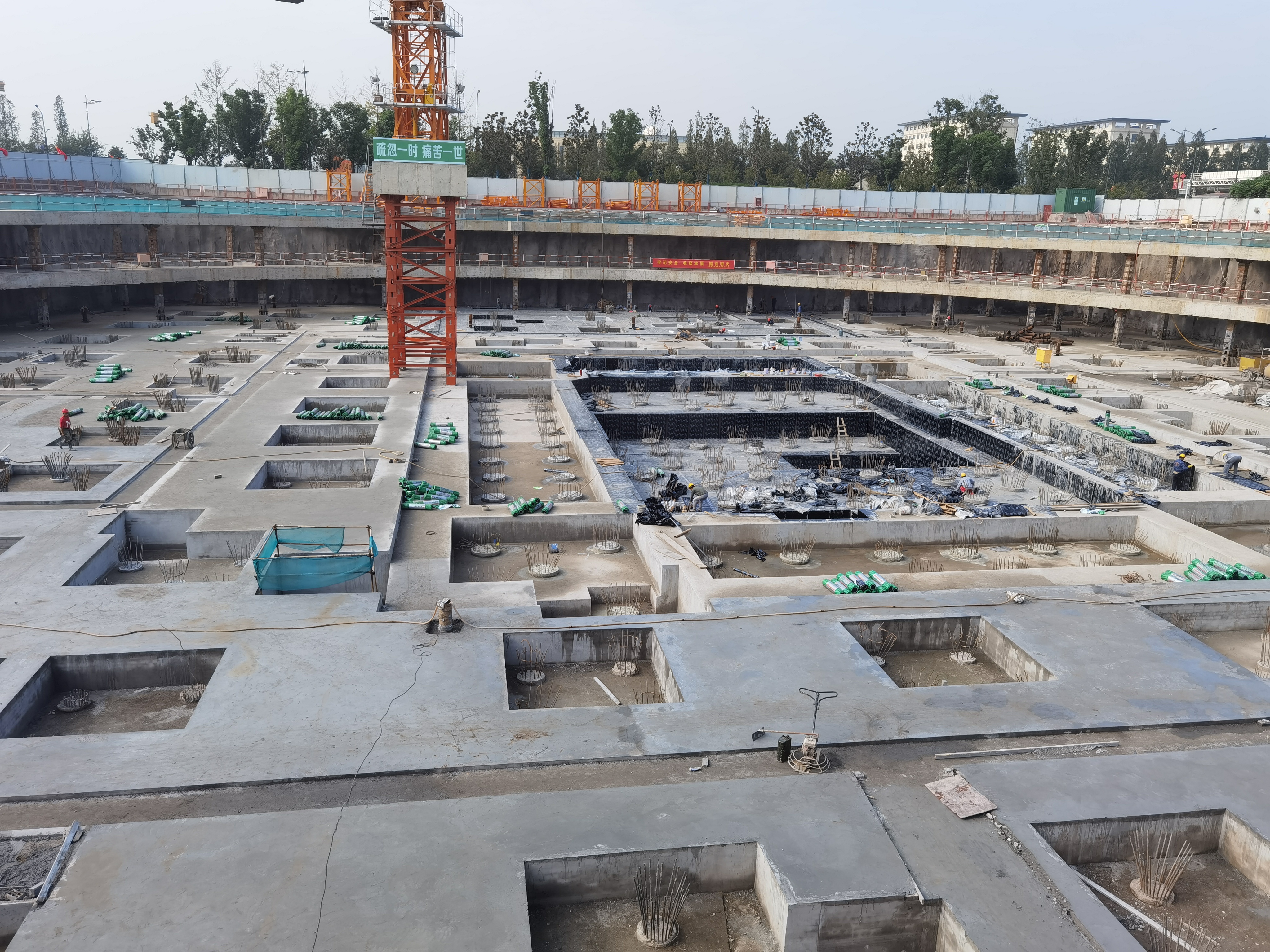 年度目標(biāo)整體受控，各項工作穩(wěn)步推進 ——蘇州一建召開半年度工作推進會。